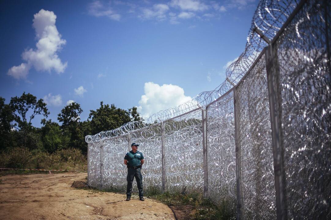 Bulgarija dislokuos prie sienos su Turkija iki tūkstančio karių