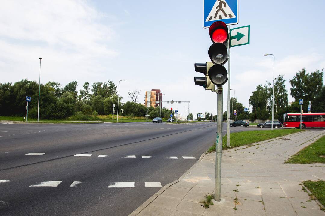 Įžūlumas: sankryžoje ilgapirščiai pavogė šviesoforą