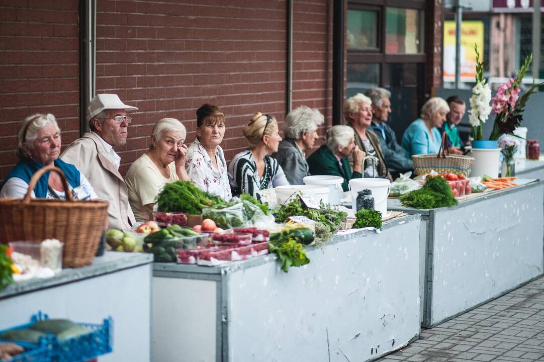 Vaisių ir uogų viliotinis turgavietėje