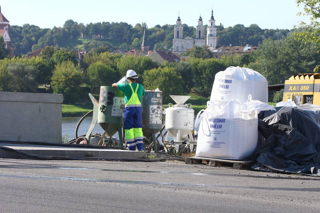 Dėl remontuojamo P. Vileišio tilto vairuotojai strigo spūstyse