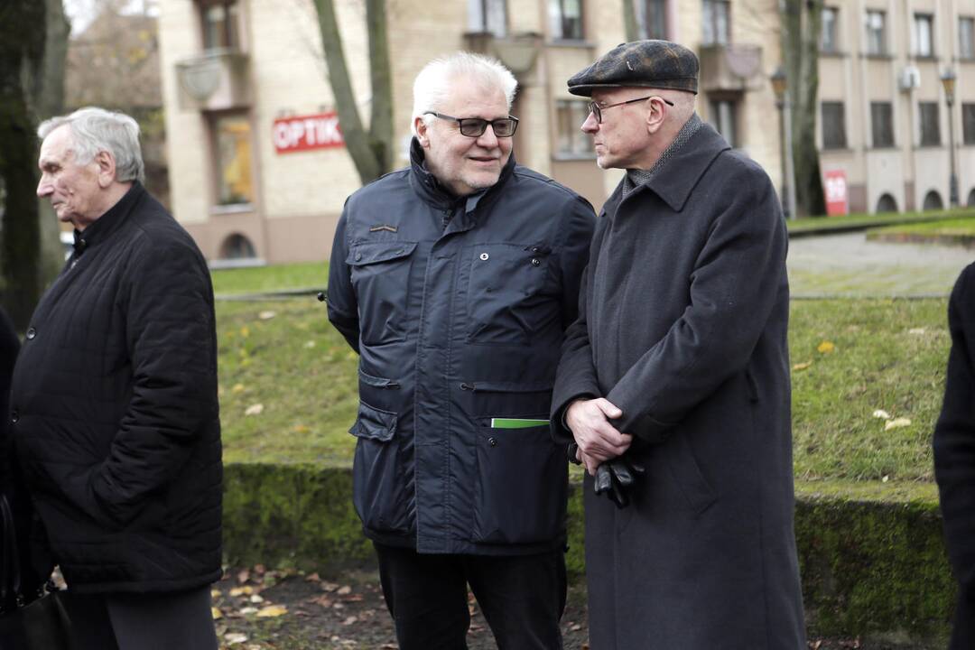 Atidengta atminimo lenta Rymantui Černiauskui