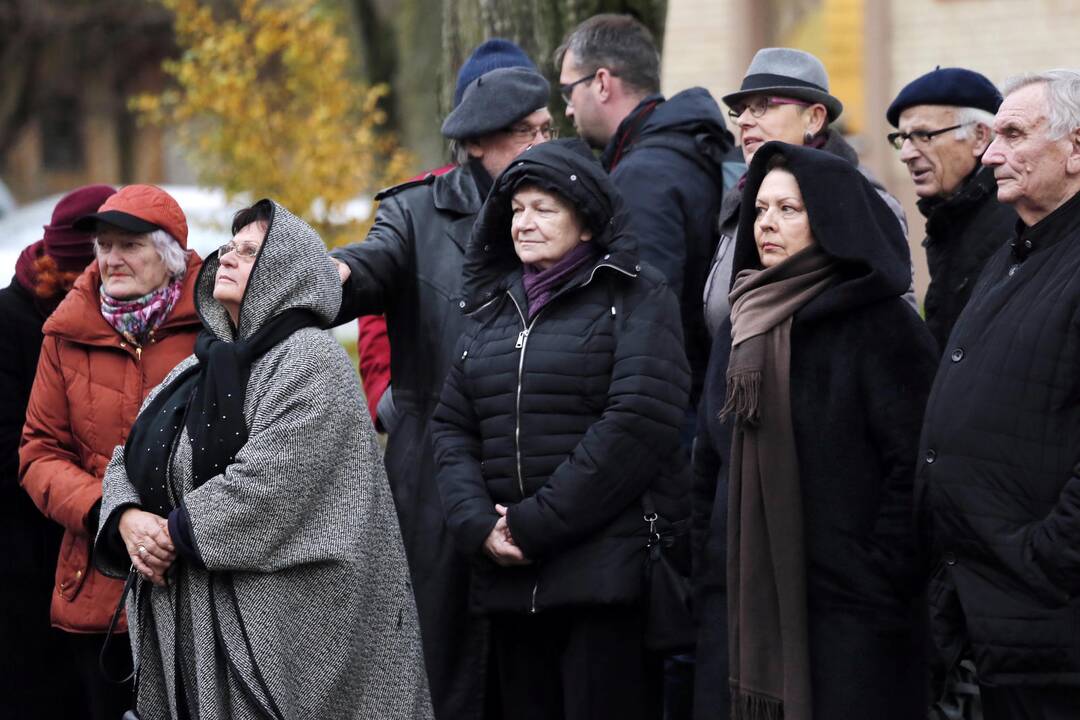 Atidengta atminimo lenta Rymantui Černiauskui