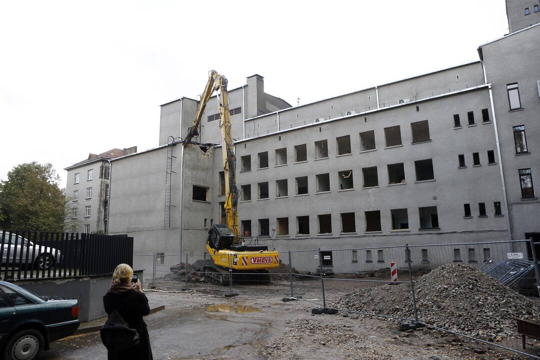 Pradėjo griauti muzikinį teatrą