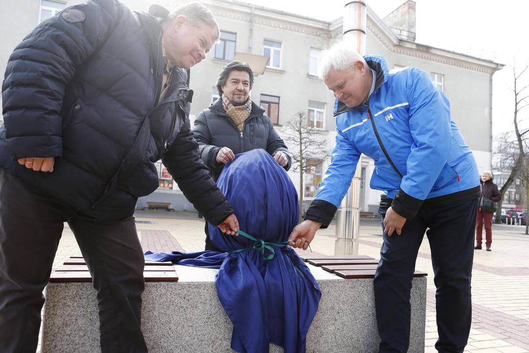 Atidengta "Gyvybės medis" skulptūra