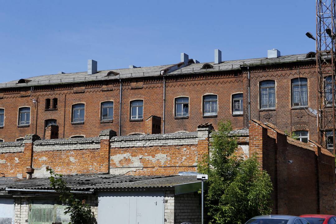 Istorija virsta griuvėsiais