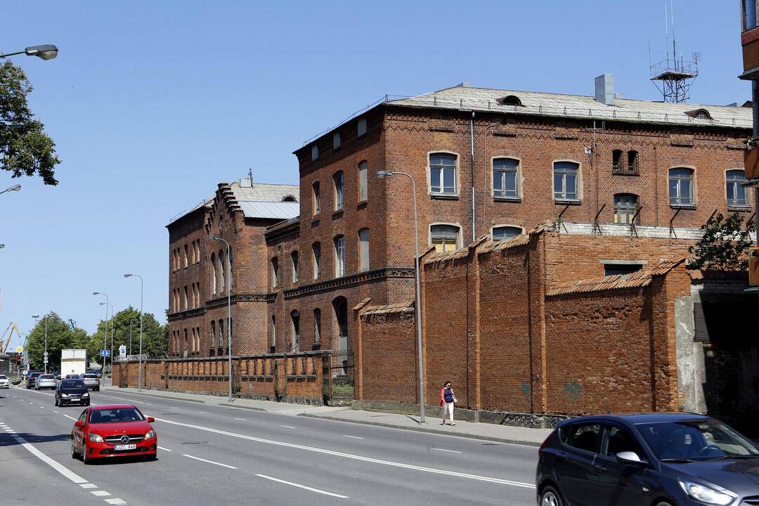 Istorija virsta griuvėsiais