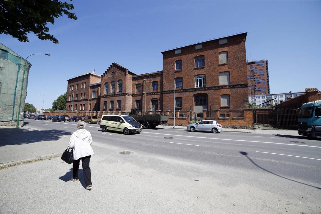 Istorija virsta griuvėsiais