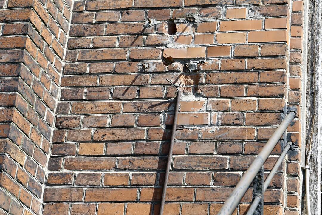 Istorija virsta griuvėsiais