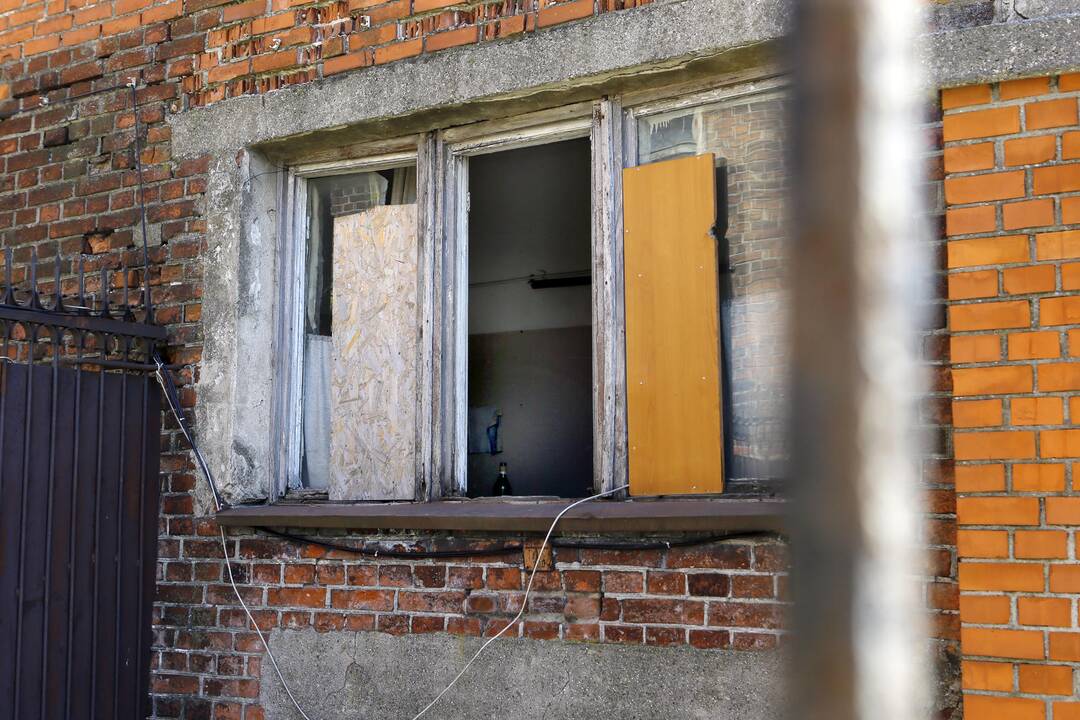 Istorija virsta griuvėsiais