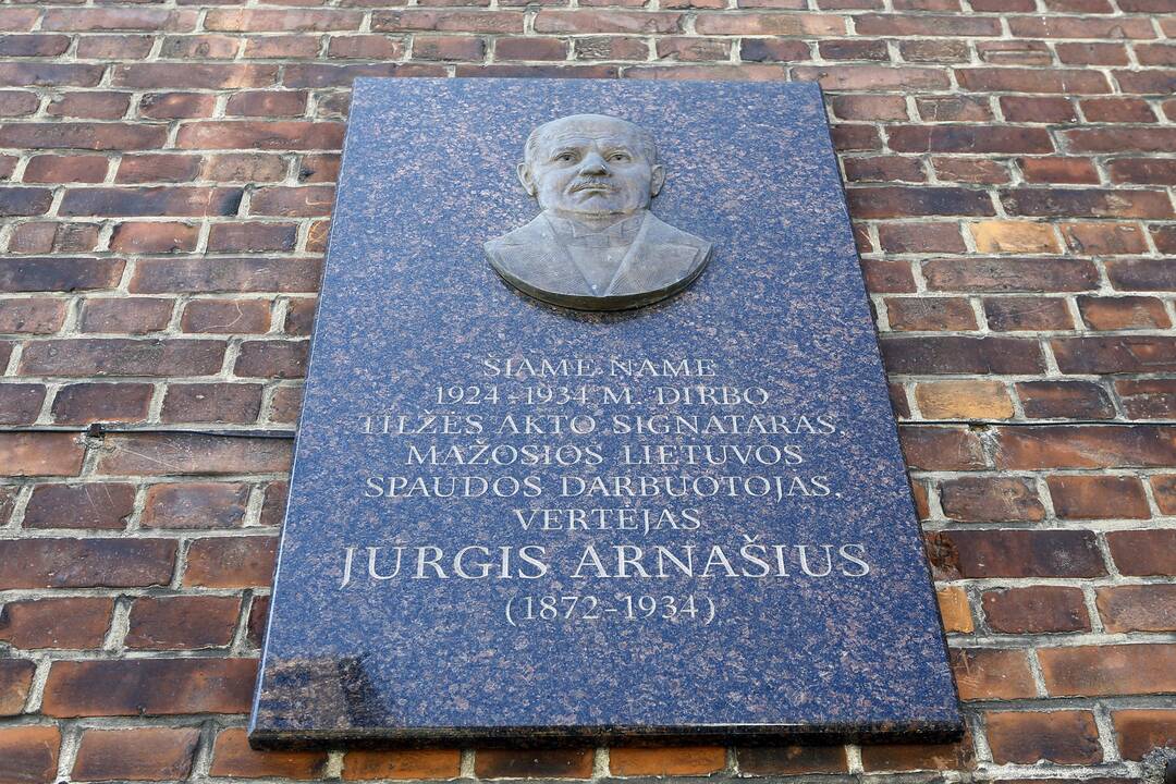 Istorija virsta griuvėsiais