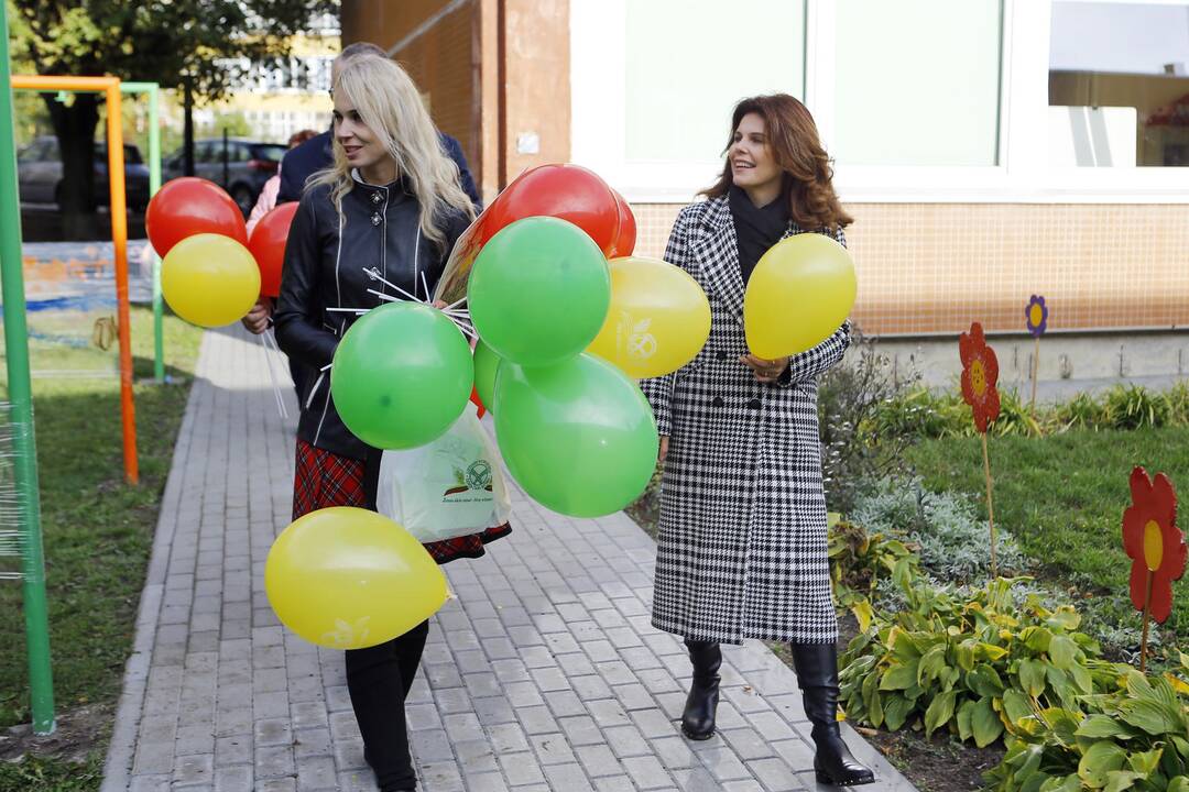 Darželiui "Dobiliukas" padovanotas šiltnamis