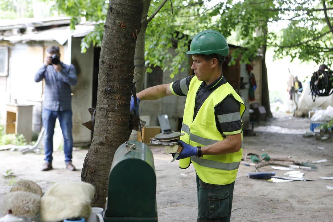 Griaunamas benamių kaimelis