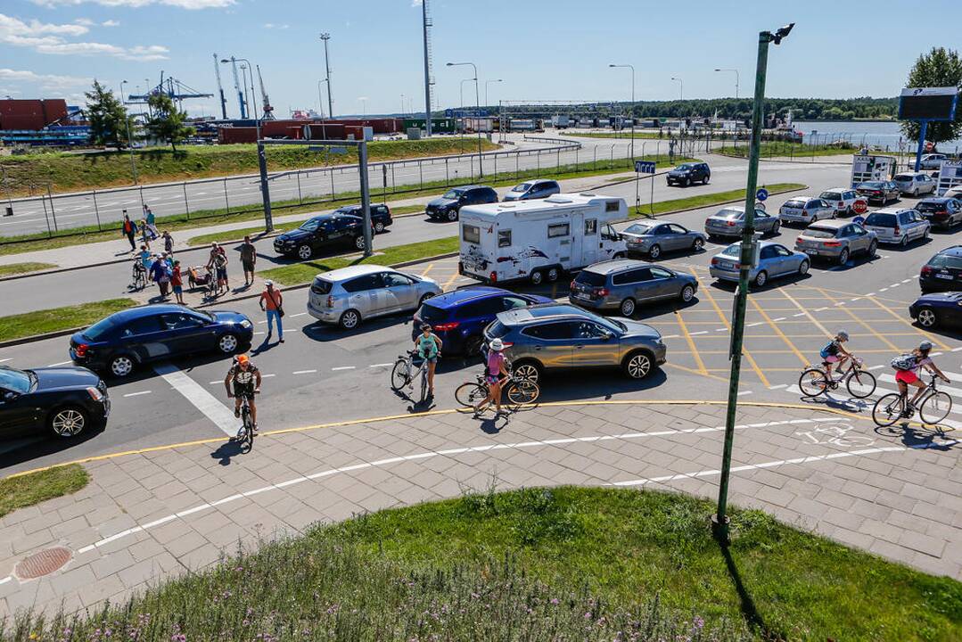 Automobilių eilės į Neringą