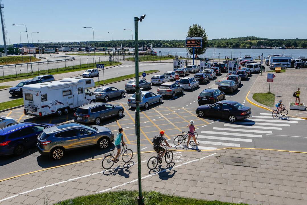 Automobilių eilės į Neringą