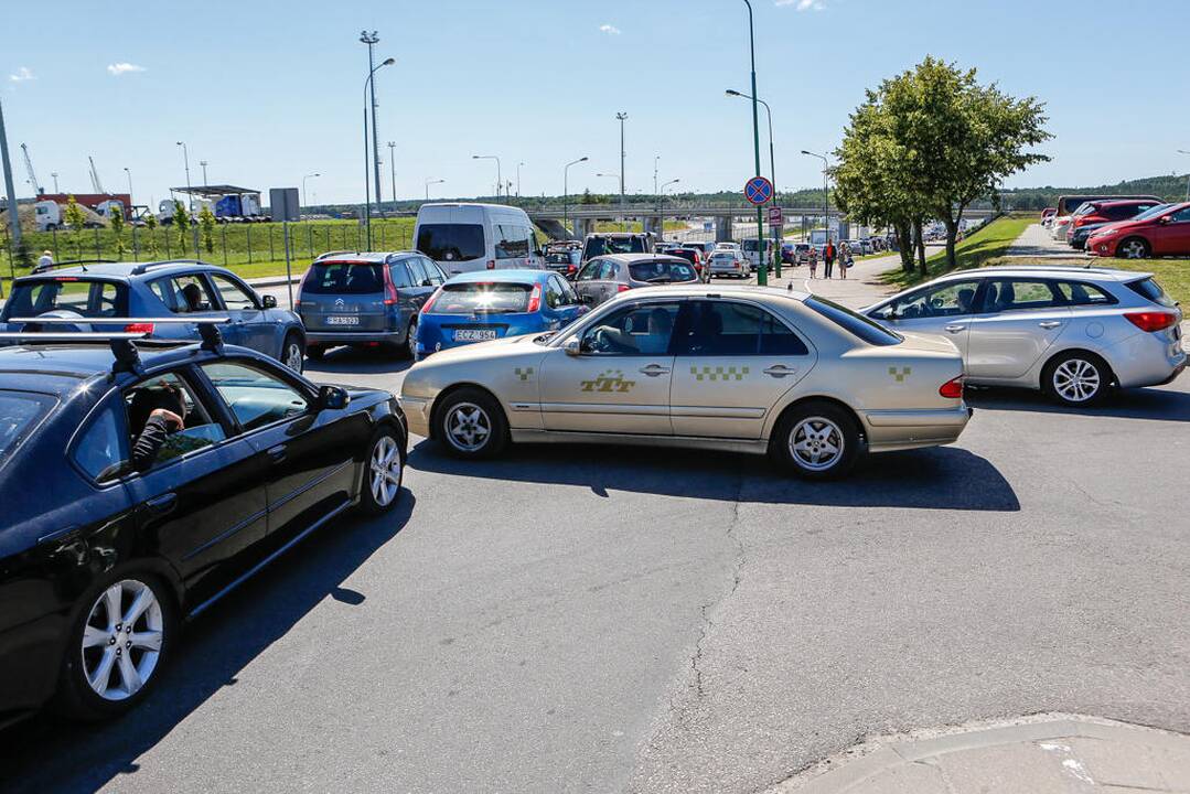 Automobilių eilės į Neringą