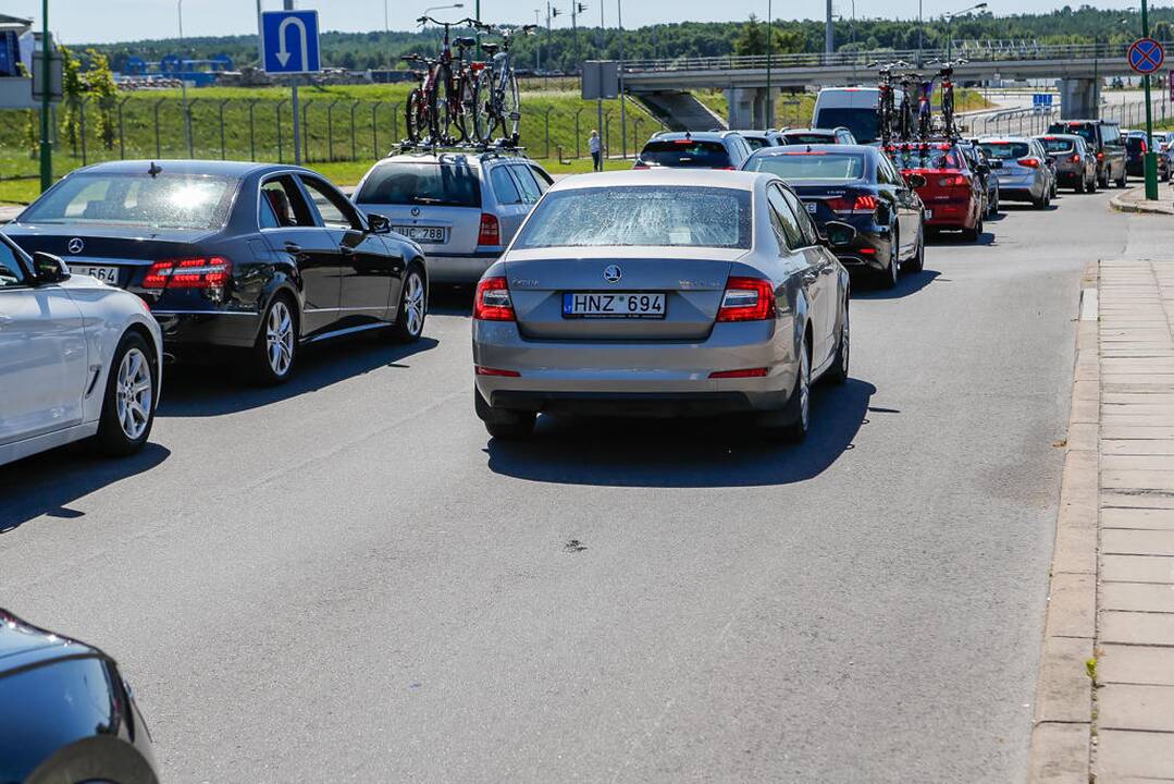 Automobilių eilės į Neringą
