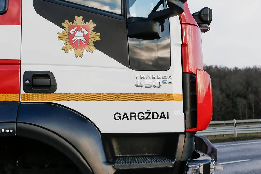 Apsivertė benzovežis