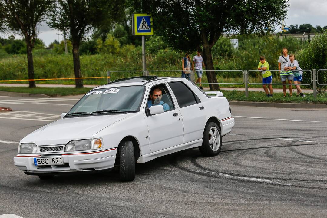 Automobilių slalomo varžybos Klaipėdoje