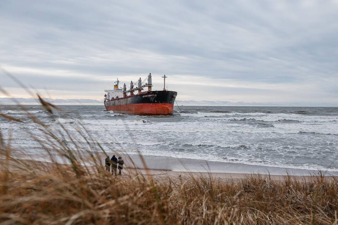 Laivas užplaukė ant seklumos