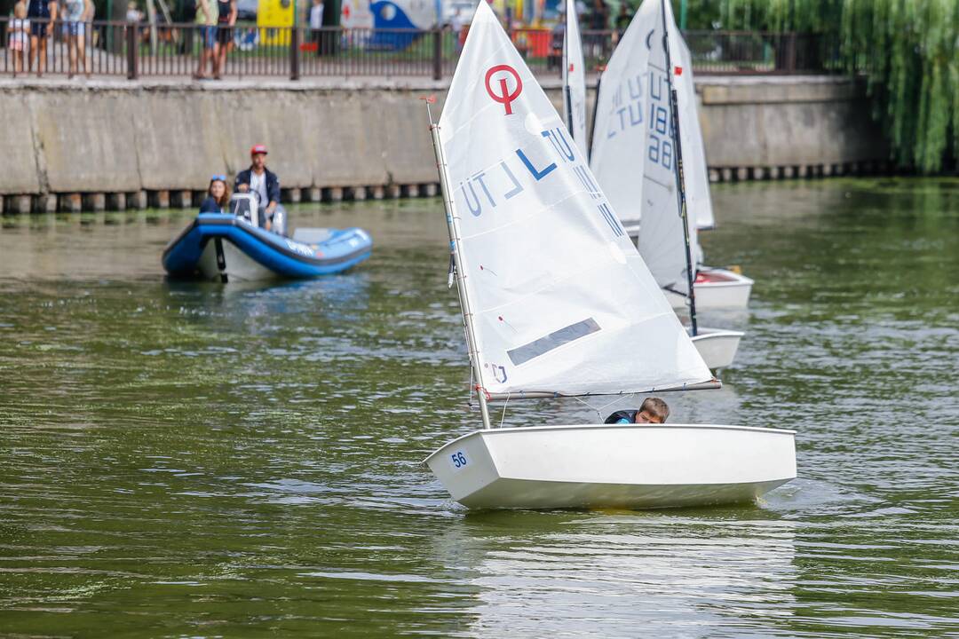 Jaunųjų buriuotojų regata "Meridiano" taurei laimėti