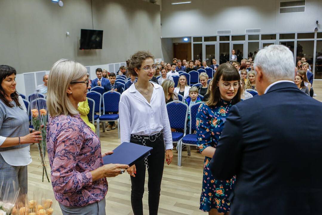 Pasveikino Klaipėdos šimtukininkus