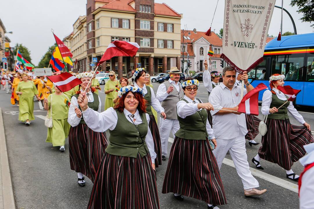 Klaipėda iškilmingai švenčia Valstybės dieną