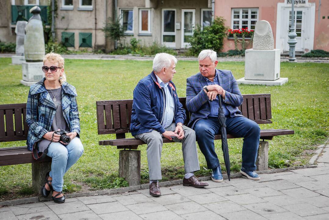 Skvere atidengtos naujos skultūros