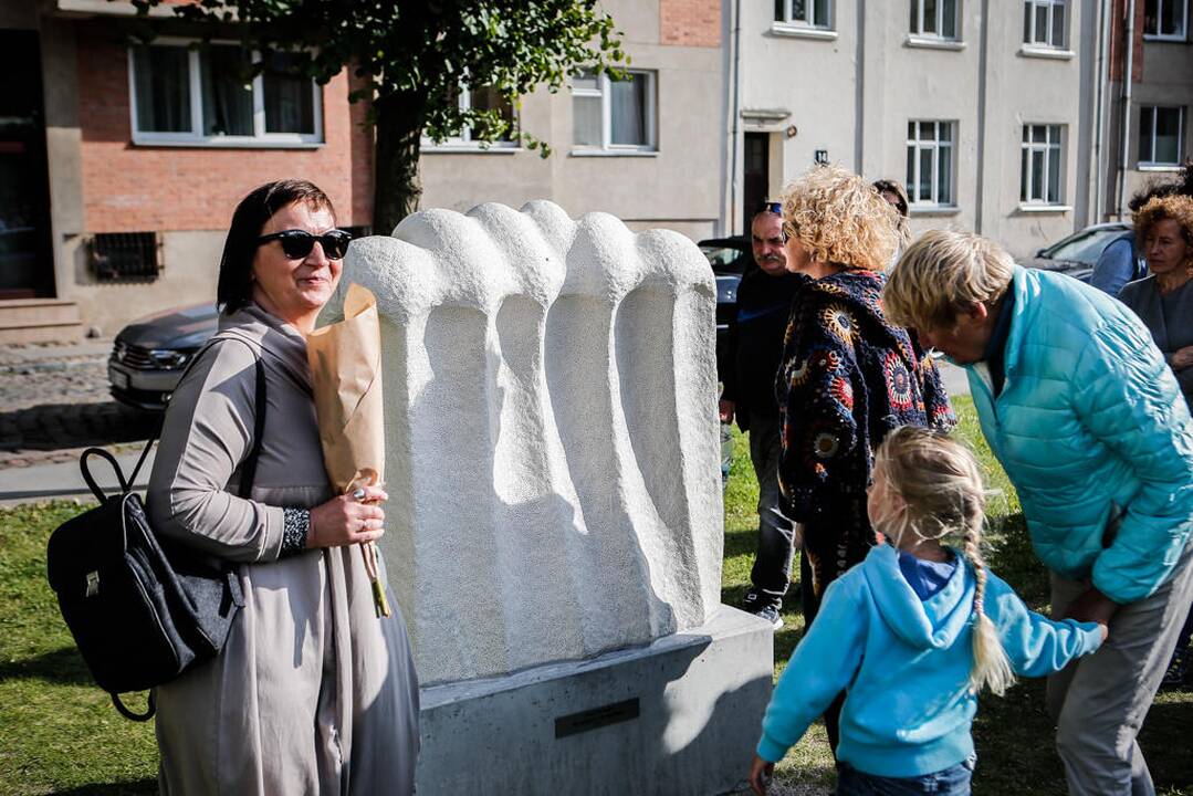 Skvere atidengtos naujos skultūros