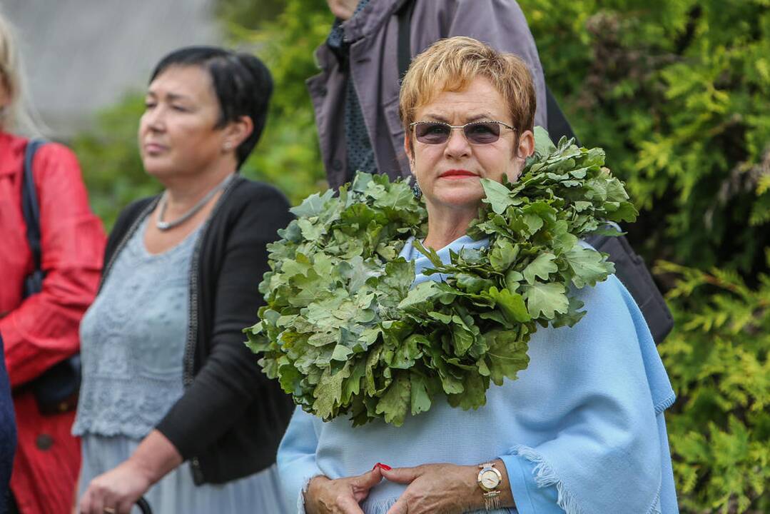 Kretingoje atidengta fontano skulptūra "Mergaitė su vandens skėčiu"