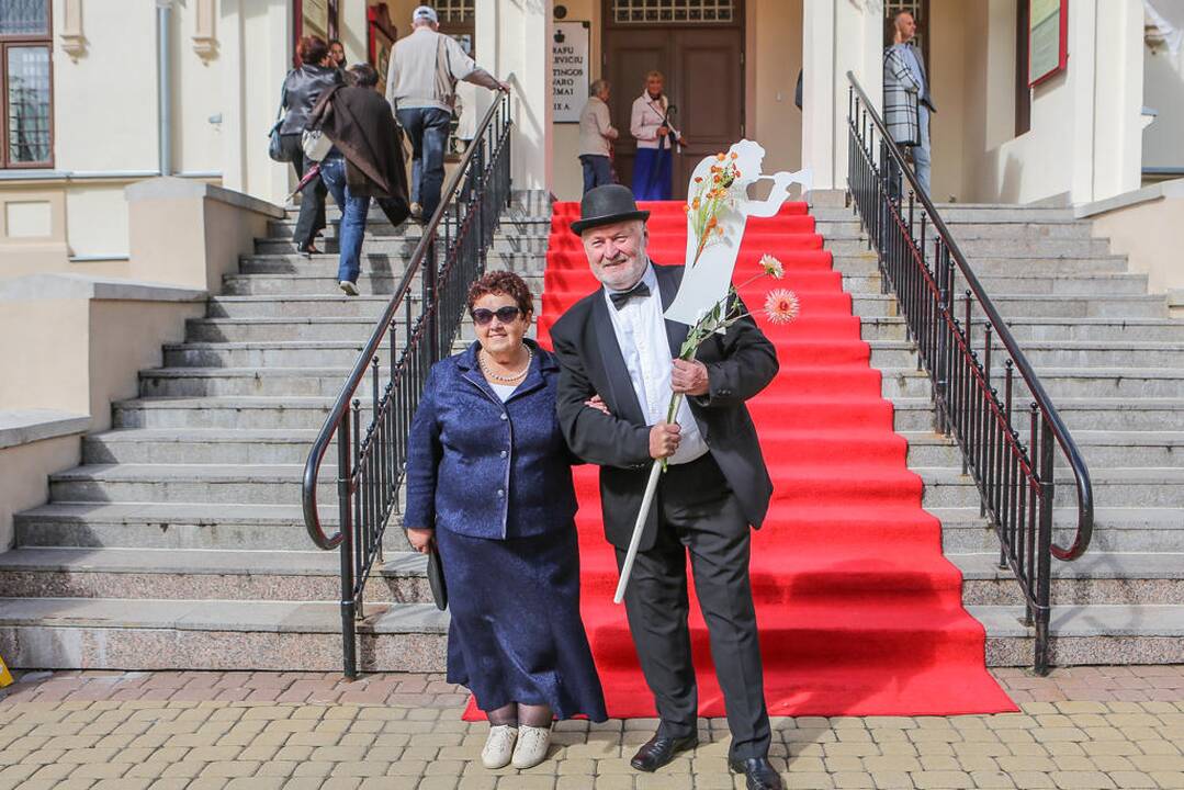 Kretingoje atidengta fontano skulptūra "Mergaitė su vandens skėčiu"