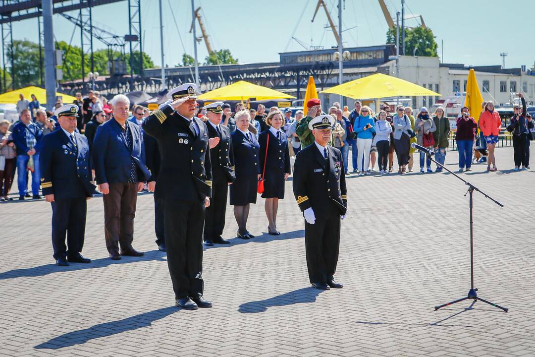 Karinių pajėgų kario ir karininko priesaikos cerenomija