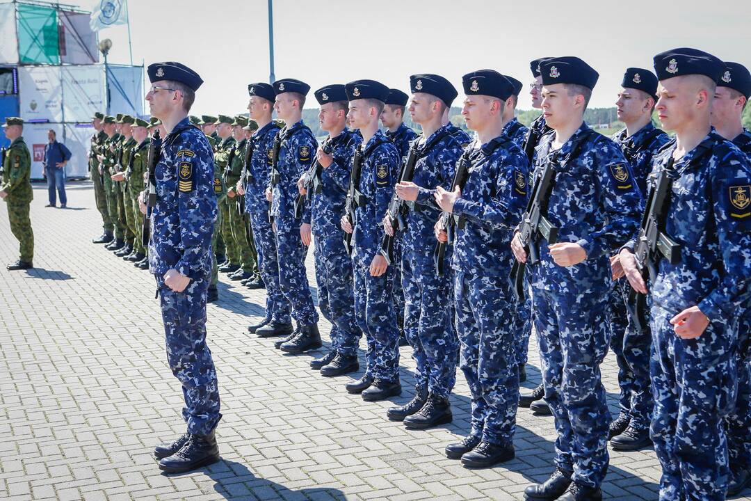 Karinių pajėgų kario ir karininko priesaikos cerenomija