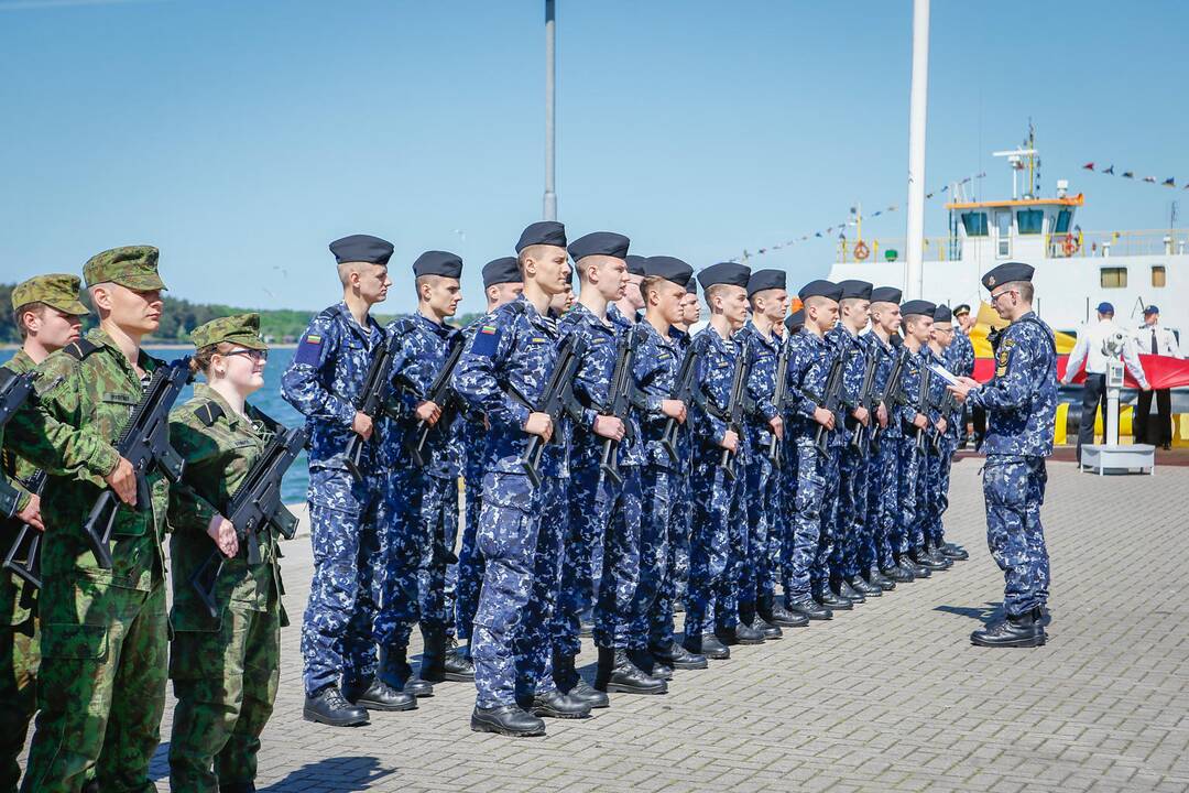 Karinių pajėgų kario ir karininko priesaikos cerenomija