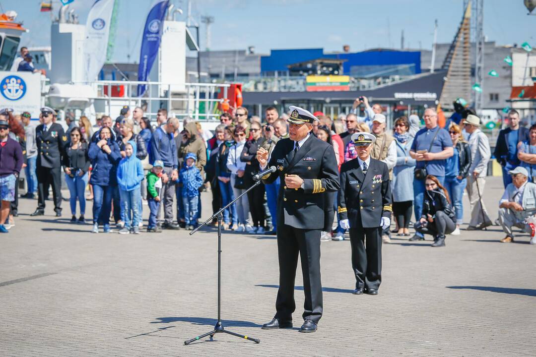 Karinių pajėgų kario ir karininko priesaikos cerenomija