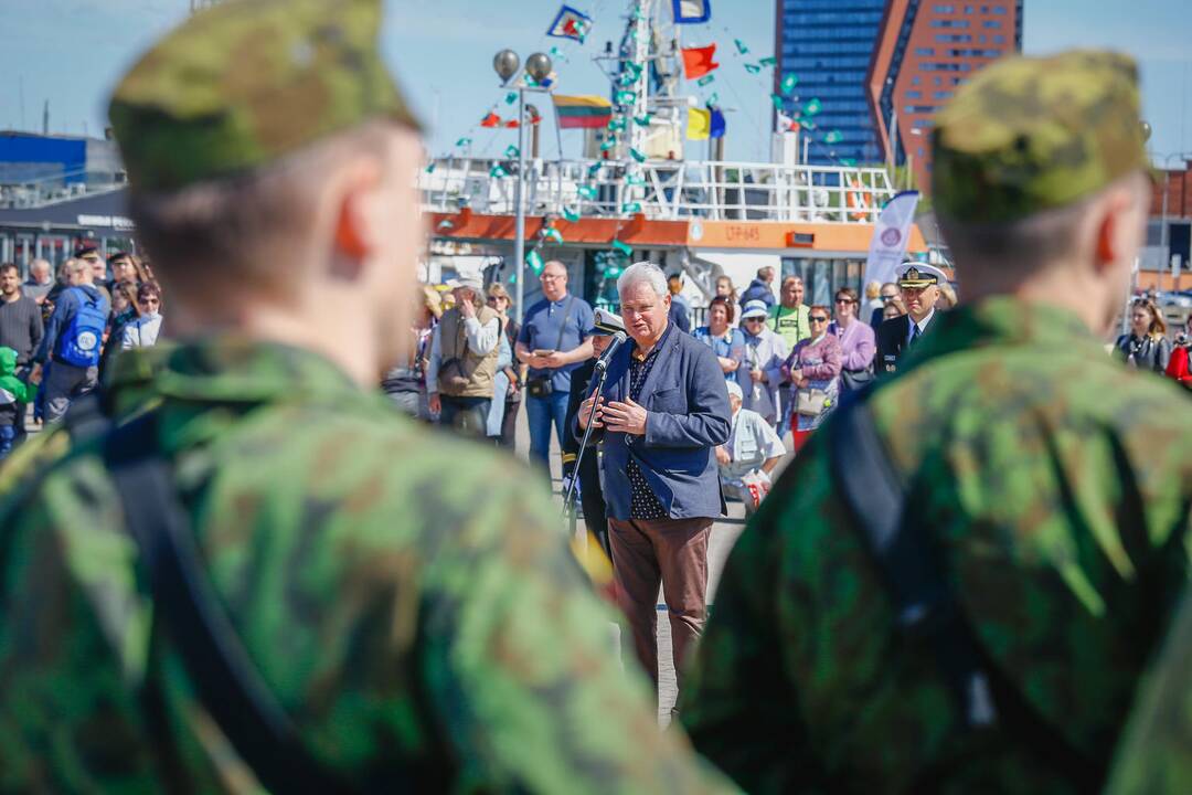 Karinių pajėgų kario ir karininko priesaikos cerenomija