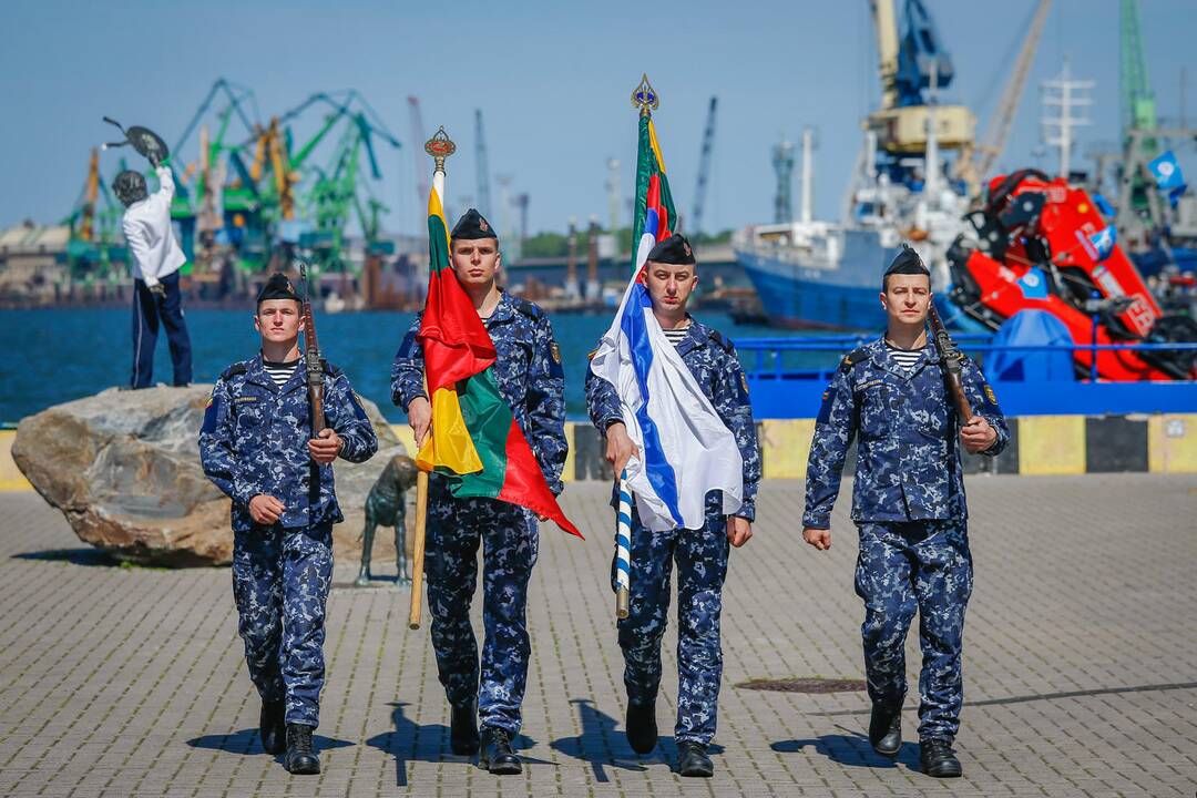 Karinių pajėgų kario ir karininko priesaikos cerenomija