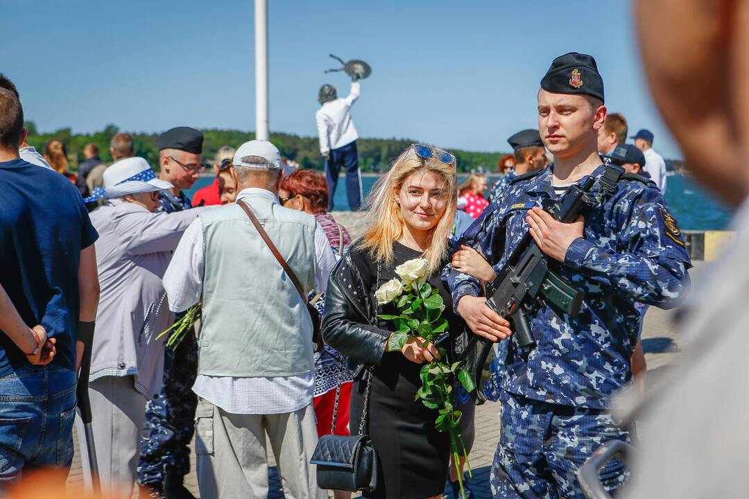 Karinių pajėgų kario ir karininko priesaikos cerenomija