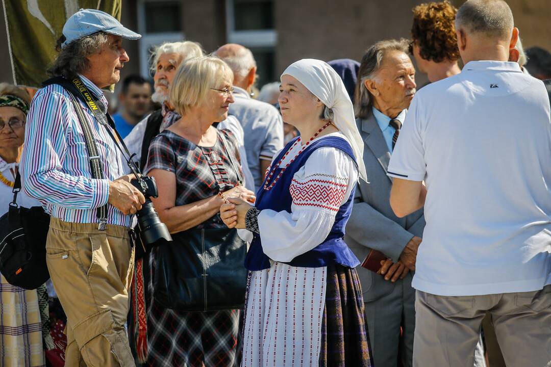 Atidengtas paminklas Vydūnui