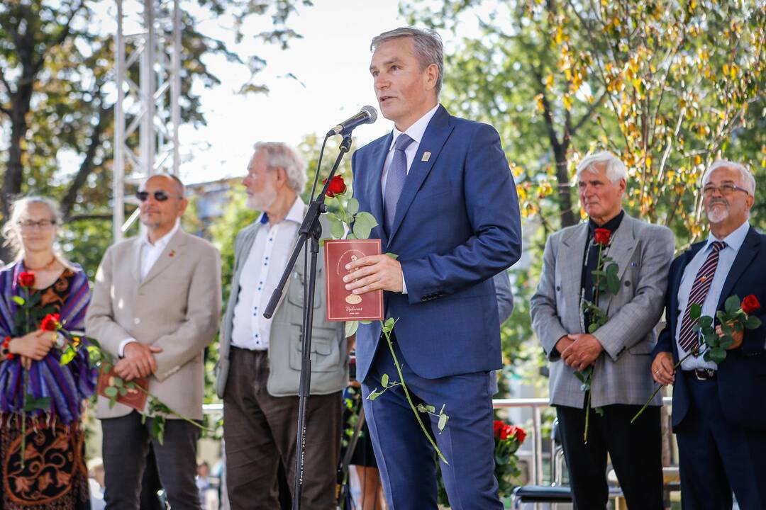Atidengtas paminklas Vydūnui