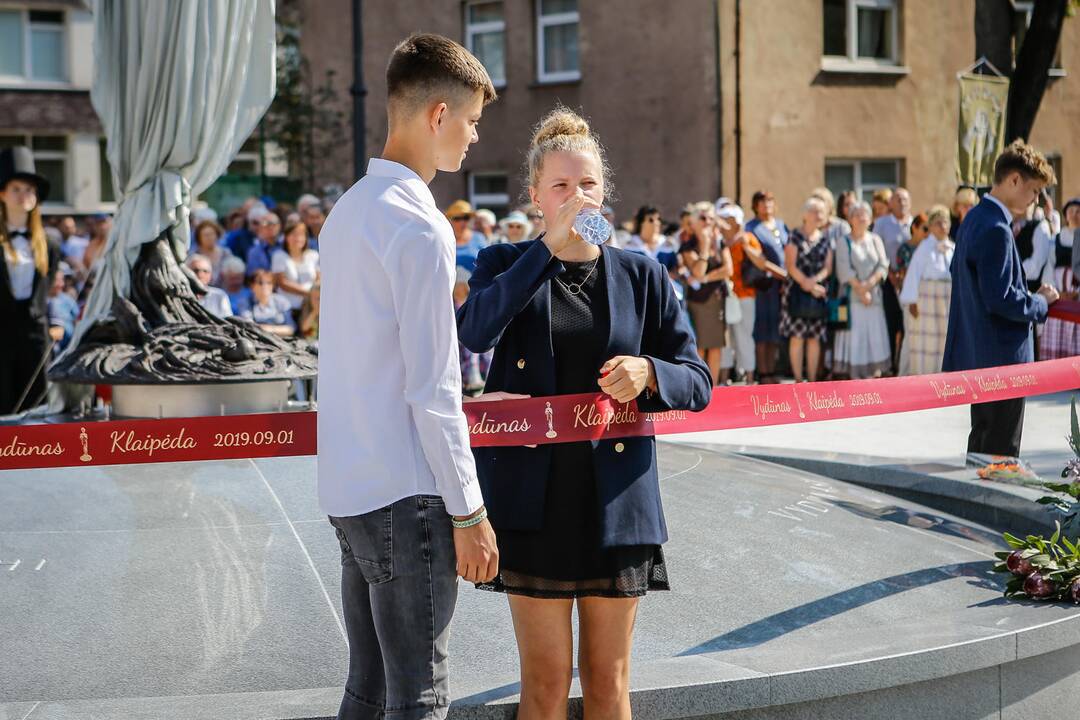 Atidengtas paminklas Vydūnui