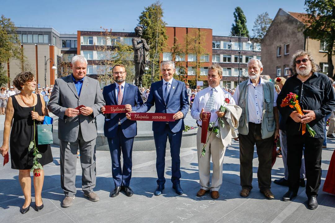 Atidengtas paminklas Vydūnui
