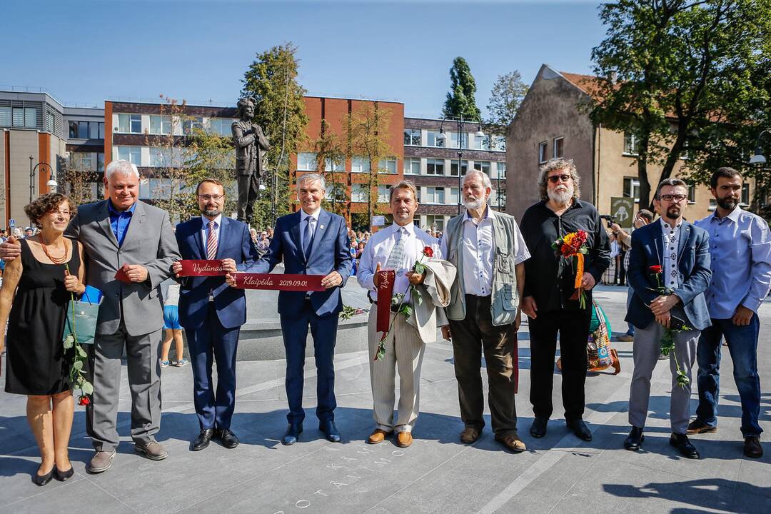 Atidengtas paminklas Vydūnui