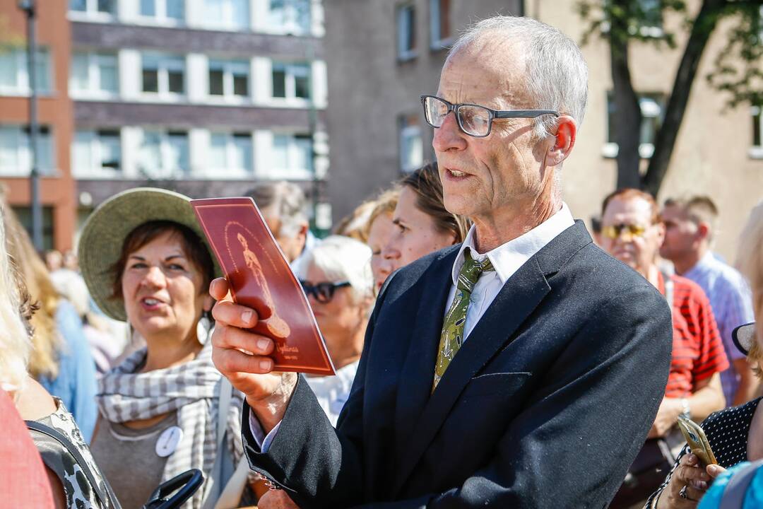 Atidengtas paminklas Vydūnui