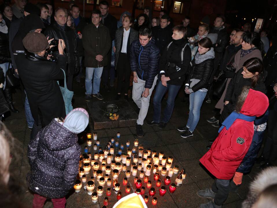 Klaipėdiečiai pagerbė teroro aukas Paryžiuje