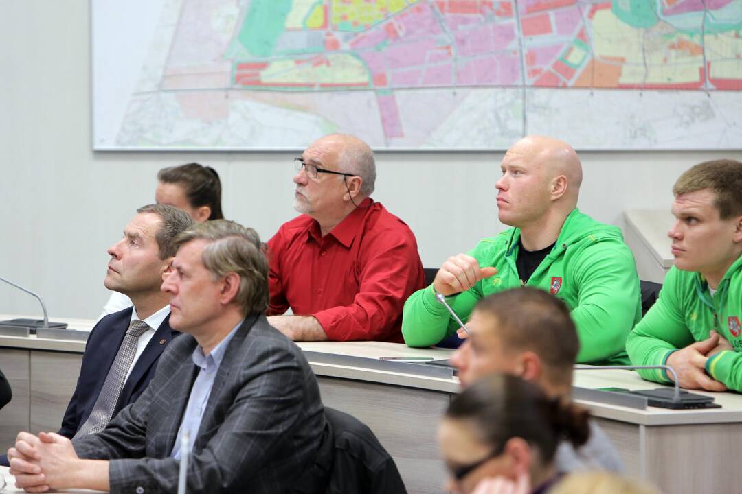 Pristatytas futbolo mokyklos projektas