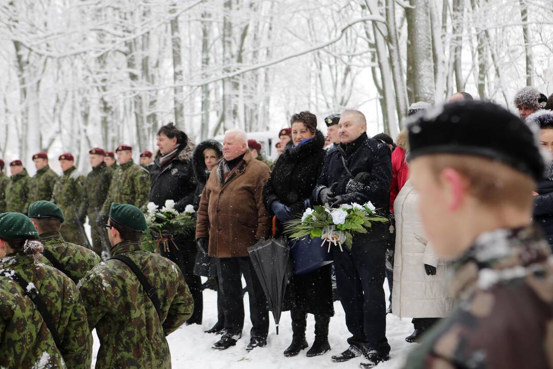 Žuvusiųjų pagerbimo ceremoniją prie paminklo 1923 m. sukilimo dalyviams