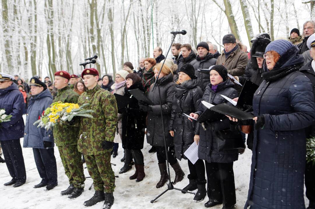 Žuvusiųjų pagerbimo ceremoniją prie paminklo 1923 m. sukilimo dalyviams