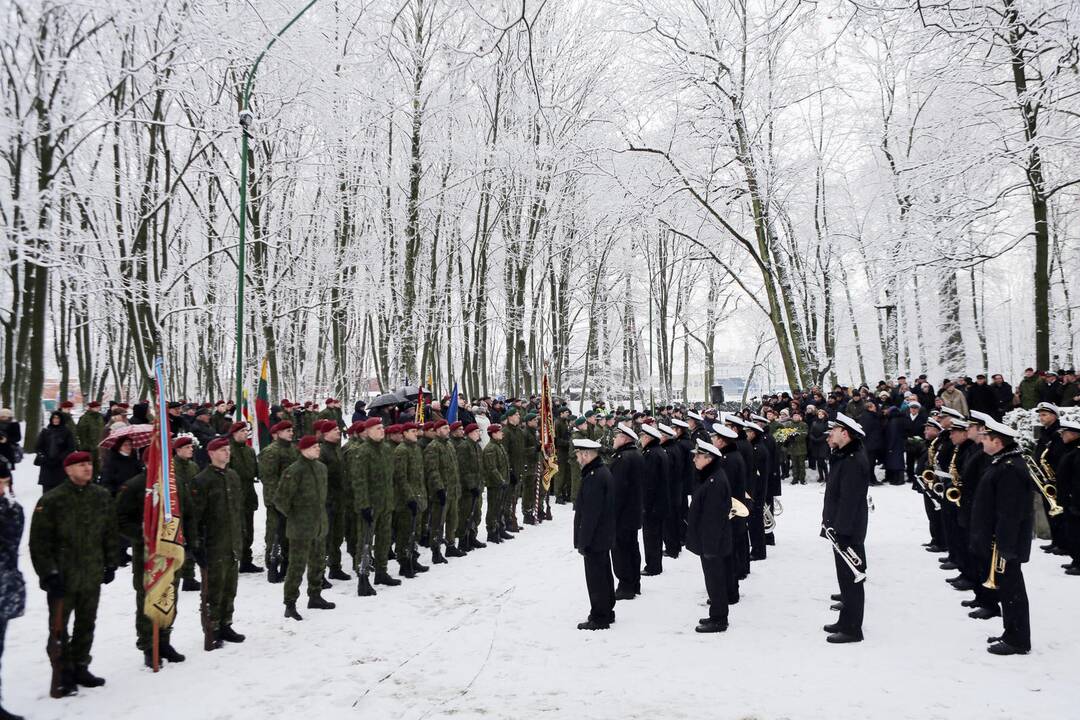 Žuvusiųjų pagerbimo ceremoniją prie paminklo 1923 m. sukilimo dalyviams