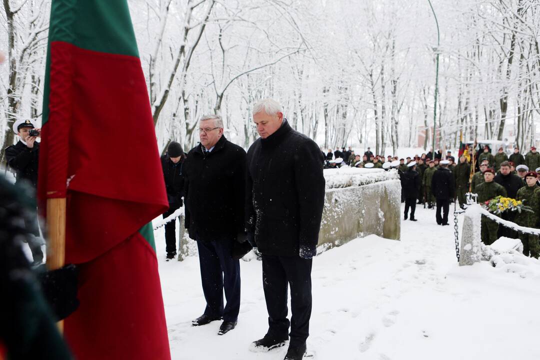 Žuvusiųjų pagerbimo ceremoniją prie paminklo 1923 m. sukilimo dalyviams