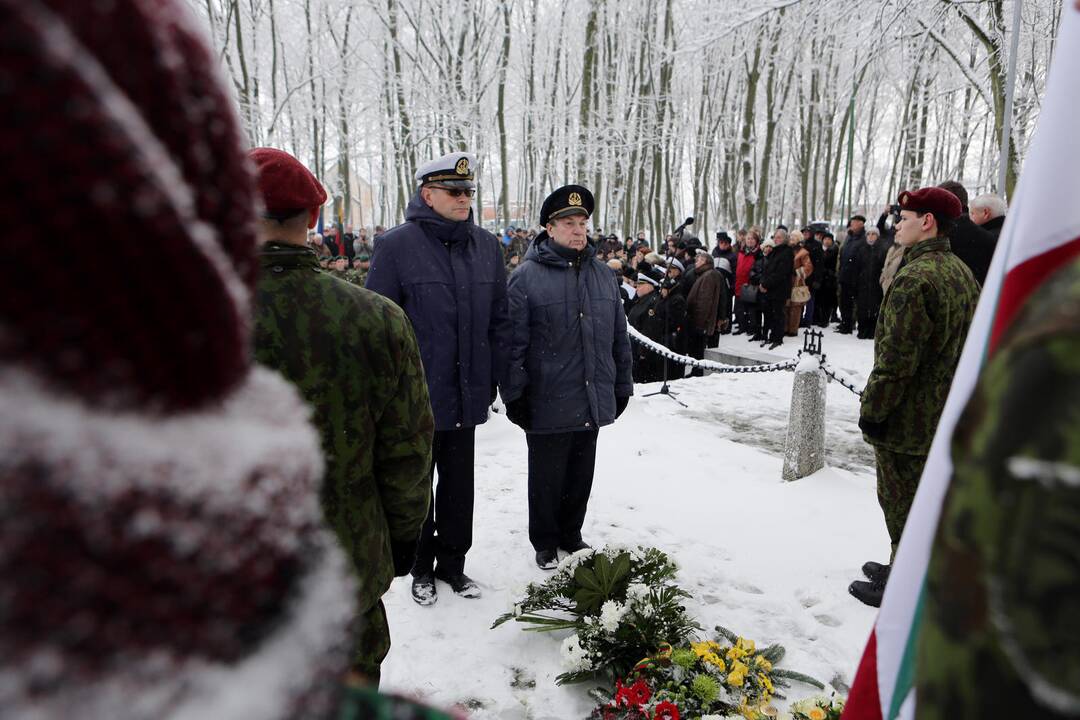 Žuvusiųjų pagerbimo ceremoniją prie paminklo 1923 m. sukilimo dalyviams